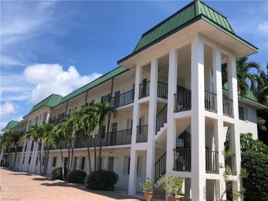 Naples Charming Two Bedroom Condo